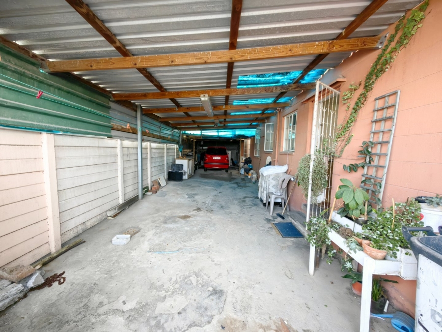 2 Bedroom Property for Sale in Eastridge Western Cape